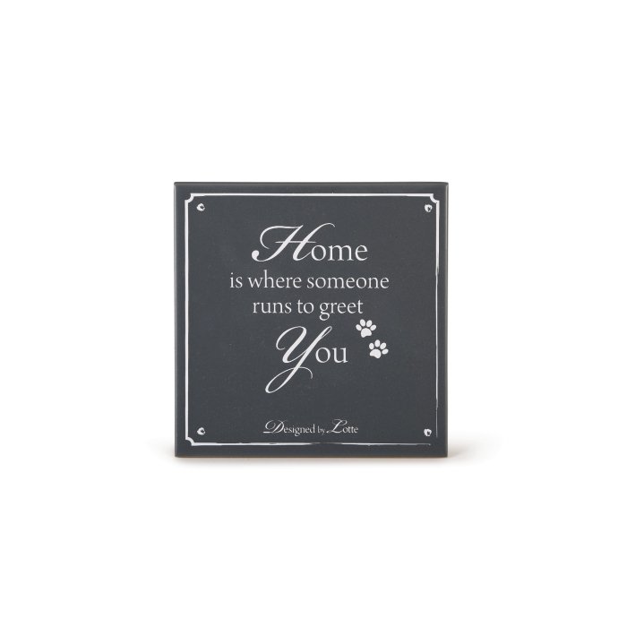Seinasilt keraamiline Home is where someone...